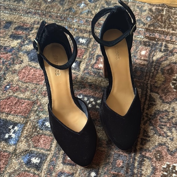 Soludos Black Velvet Heels w Ankle Stap - Picture 6 of 6